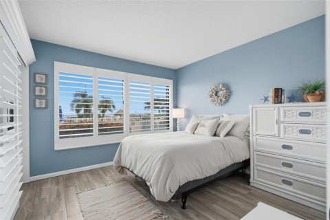 Condo in Saint Petersburg, Florida, 2 bedrooms № 2349732 - photo 15