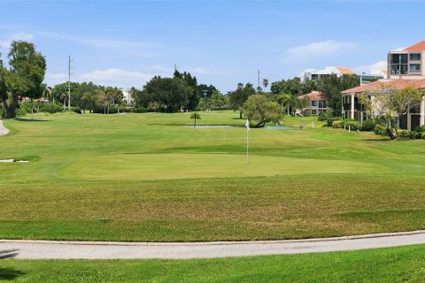 Condo in Saint Petersburg, Florida, 2 bedrooms № 2349732 - photo 22