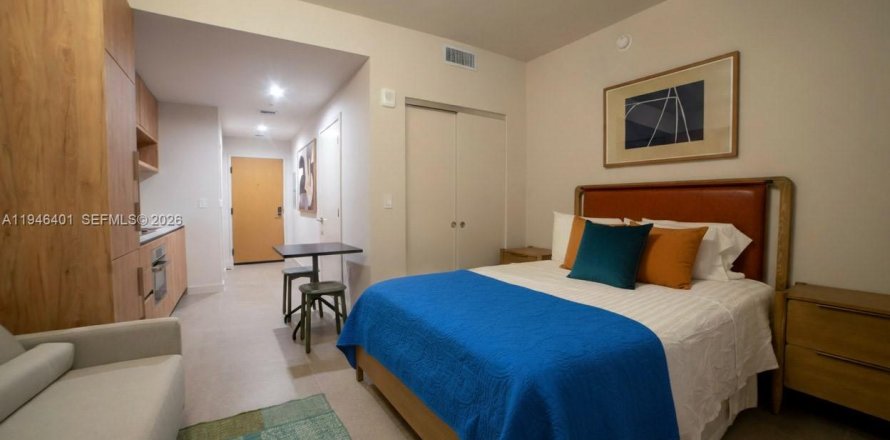 Estudio en el Condominio en Miami, Florida  № 2003043