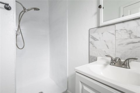 Propiedad comercial en venta en Tampa, Florida, 4 dormitorios, 136.75 m2 № 1881105 - foto 12