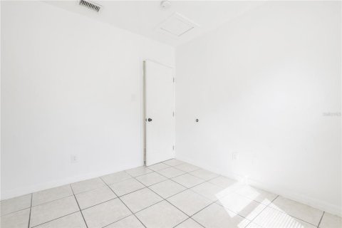Propiedad comercial en venta en Tampa, Florida, 4 dormitorios, 136.75 m2 № 1881105 - foto 3