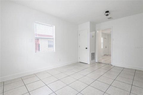 Propiedad comercial en venta en Tampa, Florida, 4 dormitorios, 136.75 m2 № 1881105 - foto 13