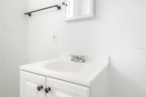 Propiedad comercial en venta en Tampa, Florida, 4 dormitorios, 136.75 m2 № 1881105 - foto 6