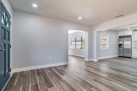 House in Tampa, Florida 3 bedrooms, 109.25 sq.m. № 2426992 - photo 7