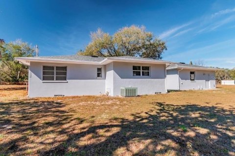 House in Tampa, Florida 3 bedrooms, 109.25 sq.m. № 2426992 - photo 2
