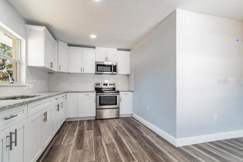 House in Tampa, Florida 3 bedrooms, 109.25 sq.m. № 2426992 - photo 3