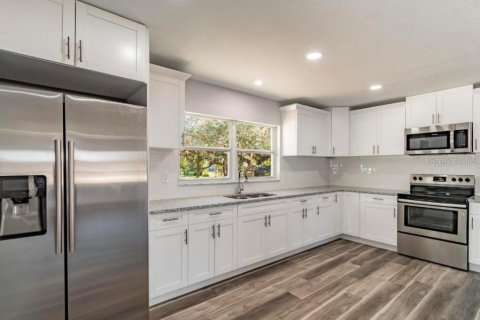 House in Tampa, Florida 3 bedrooms, 109.25 sq.m. № 2426992 - photo 5