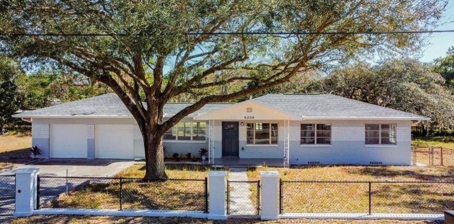 House in Tampa, Florida 3 bedrooms, 109.25 sq.m. № 2426992