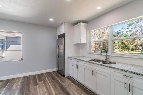 House in Tampa, Florida 3 bedrooms, 109.25 sq.m. № 2426992 - photo 4