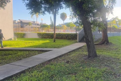 Copropriété à vendre à Miami, Floride: 1 chambre, 56.86 m2 № 1950708 - photo 4