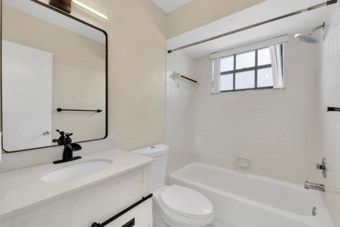Touwnhouse à louer à Pembroke Pines, Floride: 3 chambres, 129.97 m2 № 2086075 - photo 12