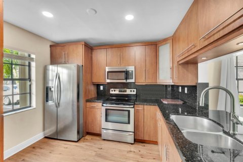 Touwnhouse à louer à Pembroke Pines, Floride: 3 chambres, 129.97 m2 № 2086075 - photo 6