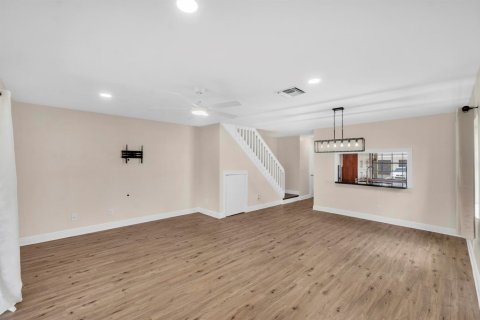Touwnhouse à louer à Pembroke Pines, Floride: 3 chambres, 129.97 m2 № 2086075 - photo 5