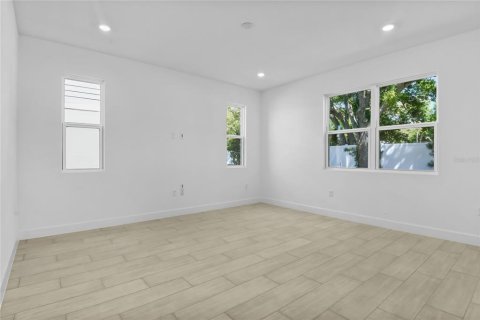 Casa en venta en Mount Dora, Florida, 5 dormitorios, 260.13 m2 № 1650342 - foto 9