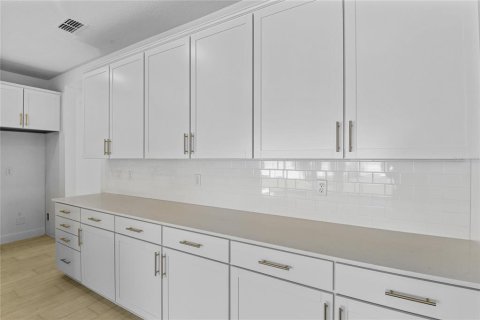 Casa en venta en Mount Dora, Florida, 5 dormitorios, 260.13 m2 № 1650342 - foto 5