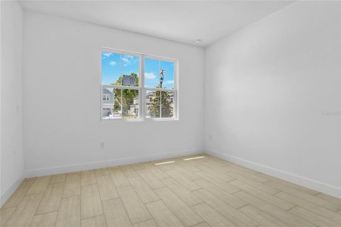 Casa en venta en Mount Dora, Florida, 5 dormitorios, 260.13 m2 № 1650342 - foto 7