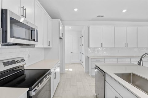 Casa en venta en Mount Dora, Florida, 5 dormitorios, 260.13 m2 № 1650342 - foto 4