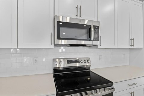 Casa en venta en Mount Dora, Florida, 5 dormitorios, 260.13 m2 № 1650342 - foto 6