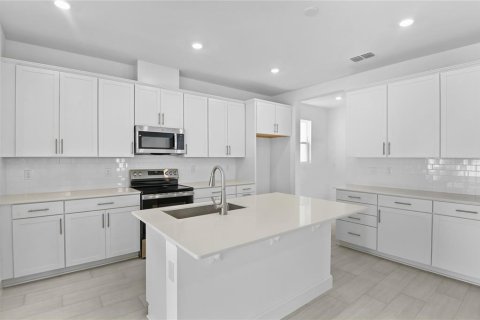 Casa en venta en Mount Dora, Florida, 5 dormitorios, 260.13 m2 № 1650342 - foto 3