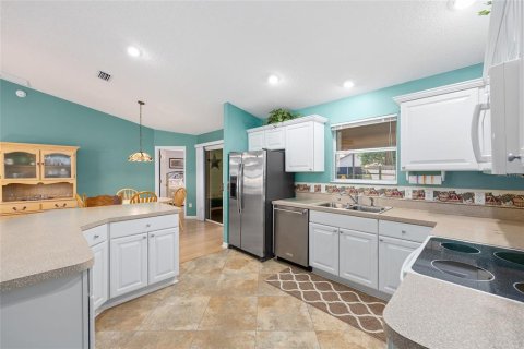 House in The Villages, Florida 2 bedrooms, 106.09 sq.m. № 1905504 - photo 16