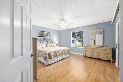 House in The Villages, Florida 2 bedrooms, 106.09 sq.m. № 1905504 - photo 17