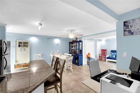 Touwnhouse à vendre à Hollywood, Floride: 4 chambres, 210.42 m2 № 2059310 - photo 26