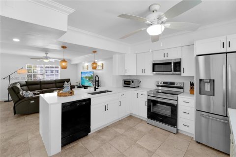 Touwnhouse à vendre à Hollywood, Floride: 4 chambres, 210.42 m2 № 2059310 - photo 8