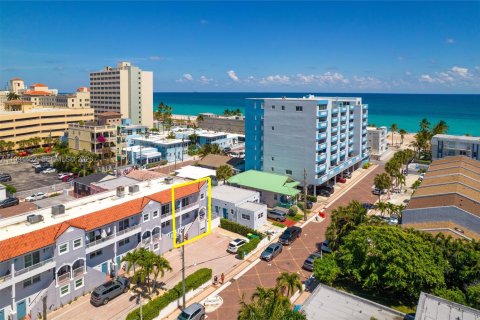 Touwnhouse à Hollywood, Floride 4 chambres, 210.42 m2 № 2059310