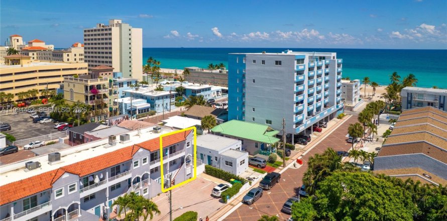 Touwnhouse à Hollywood, Floride 4 chambres, 210.42 m2 № 2059310