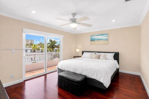 Touwnhouse à vendre à Hollywood, Floride: 4 chambres, 210.42 m2 № 2059310 - photo 13