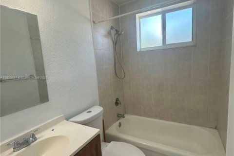 Apartment in Miami, Florida 1 bedroom, 853.03 sq.m. № 1961843 - photo 9