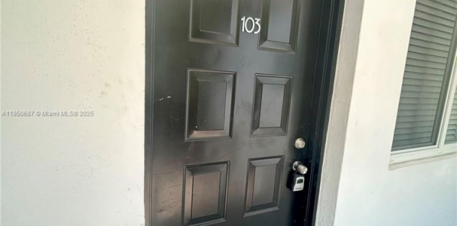 Apartment in Miami, Florida 1 bedroom, 853.03 sq.m. № 1961843