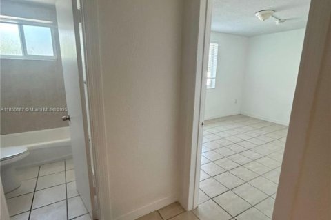 Apartment in Miami, Florida 1 bedroom, 853.03 sq.m. № 1961843 - photo 10