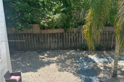 Apartment in Miami, Florida 1 bedroom, 853.03 sq.m. № 1961843 - photo 14