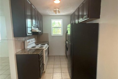 Apartment in Miami, Florida 1 bedroom, 853.03 sq.m. № 1961843 - photo 2