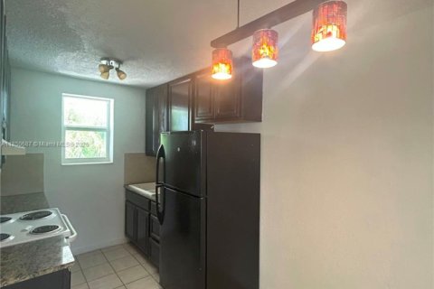 Apartment in Miami, Florida 1 bedroom, 853.03 sq.m. № 1961843 - photo 4