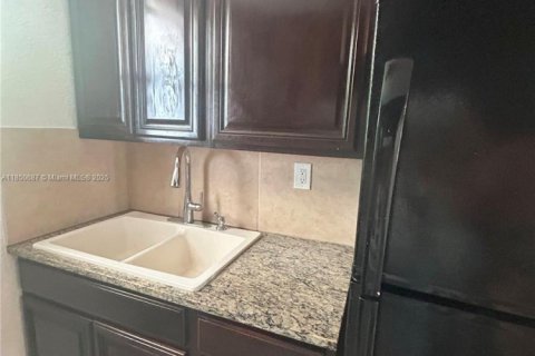 Apartment in Miami, Florida 1 bedroom, 853.03 sq.m. № 1961843 - photo 5