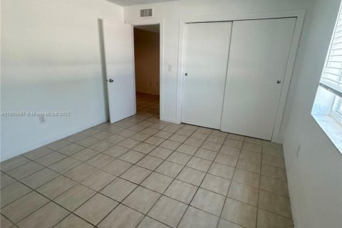 Apartment in Miami, Florida 1 bedroom, 853.03 sq.m. № 1961843 - photo 11