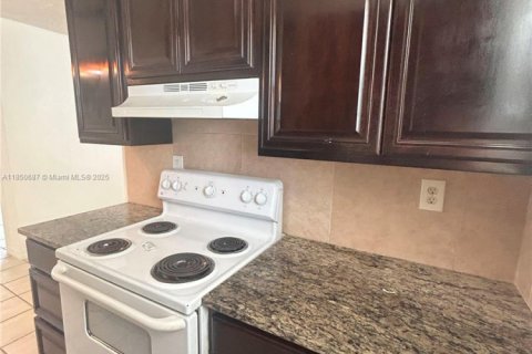 Apartment in Miami, Florida 1 bedroom, 853.03 sq.m. № 1961843 - photo 6