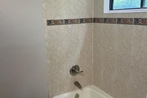 House in Gainesville, Florida 3 bedrooms, 107.58 sq.m. № 2210445 - photo 8