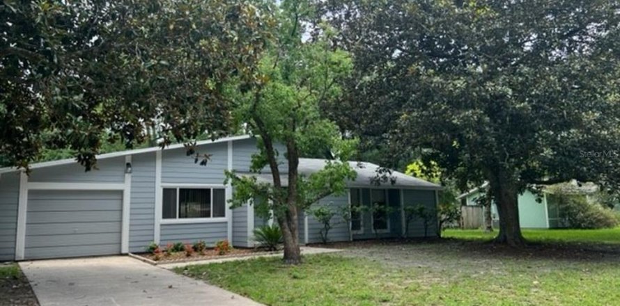 House in Gainesville, Florida 3 bedrooms, 107.58 sq.m. № 2210445