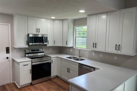 House in Gainesville, Florida 3 bedrooms, 107.58 sq.m. № 2210445 - photo 3