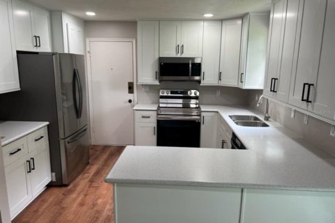 House in Gainesville, Florida 3 bedrooms, 107.58 sq.m. № 2210445 - photo 2
