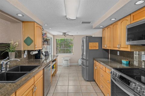 Villa ou maison à vendre à Holiday, Floride: 2 chambres, 125.98 m2 № 2398458 - photo 16