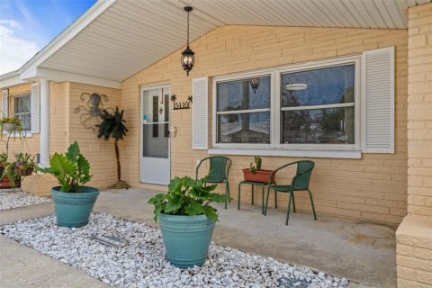 Villa ou maison à vendre à Holiday, Floride: 2 chambres, 125.98 m2 № 2398458 - photo 4