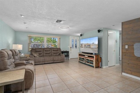 Villa ou maison à vendre à Holiday, Floride: 2 chambres, 125.98 m2 № 2398458 - photo 12