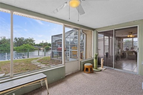 Villa ou maison à vendre à Holiday, Floride: 2 chambres, 125.98 m2 № 2398458 - photo 30