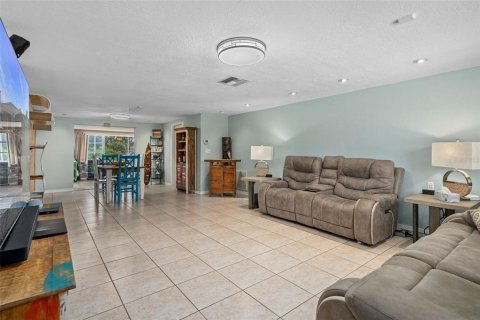 Villa ou maison à vendre à Holiday, Floride: 2 chambres, 125.98 m2 № 2398458 - photo 9