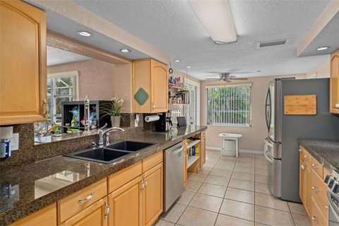 Villa ou maison à vendre à Holiday, Floride: 2 chambres, 125.98 m2 № 2398458 - photo 15