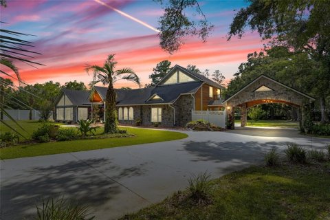 Casa en venta en Lake City, Florida, 5 dormitorios, 445.93 m2 № 1543221 - foto 1